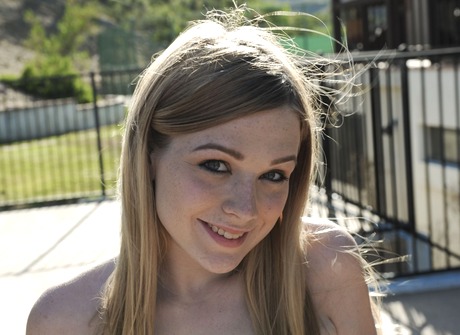 Alaina Fox