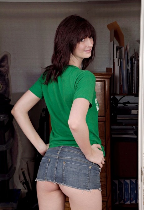 Slim pale coed Alaina Rains fingering her teen pussy - 3 of 16