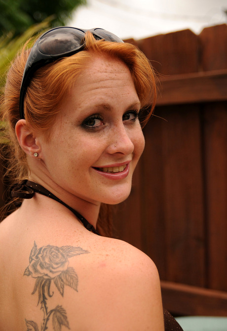 Young Amber gets horny and toys her hot pussy with a carrot - 5 of 15