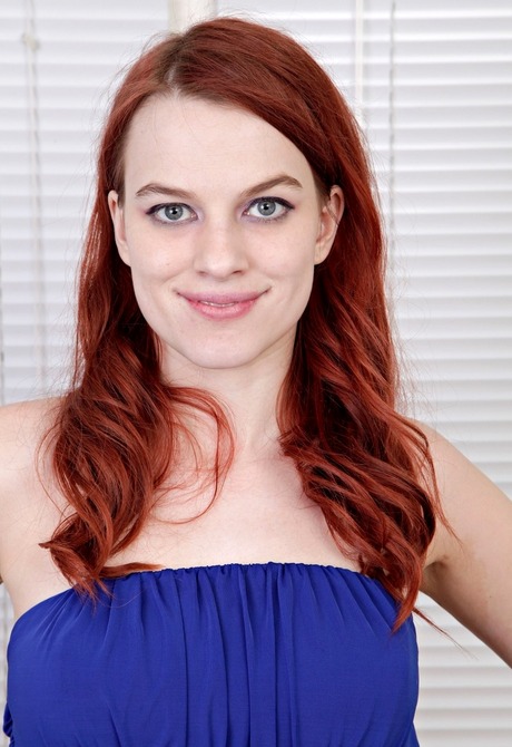 Pale amateur teen Andrea Skye toying pussy with vibrator - 2 of 16