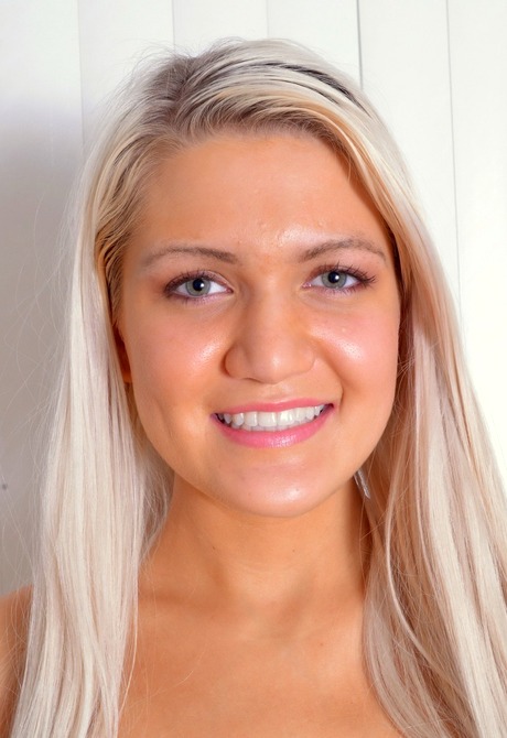 Adorable blonde Ashee shows her tight body and tender twat - 2 of 16