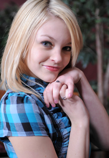 Busty blonde babe Bree gets naked and spreads pink outdoors - 2 of 16