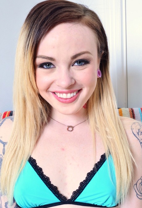 Sexy tattooed Chloe shows her pink pussy in black stockings