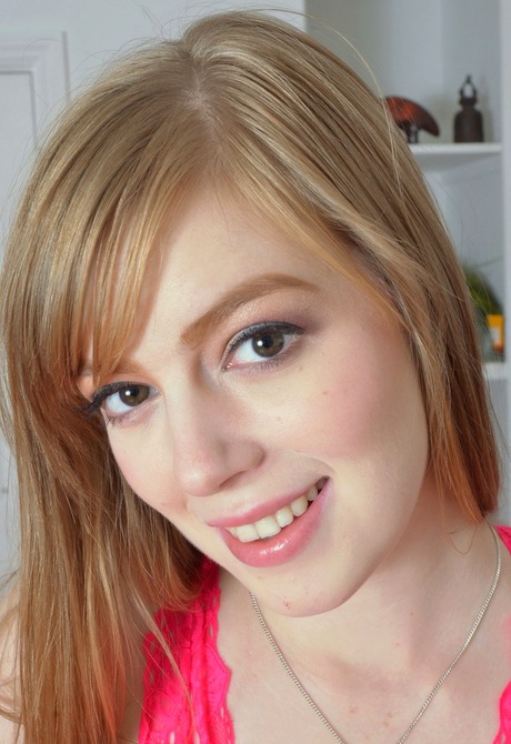 Slender young Dolly peels off her lingerie and gets naughty - 2 of 16