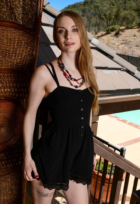 Alluring amateur Ela spreads her ass to show her pink snatch - 2 of 16