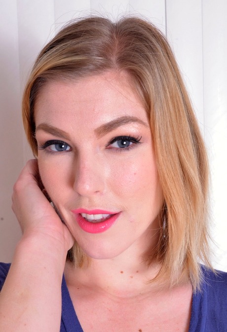 Curvy Ella Nova flaunts her amazing round ass and perky tits - 2 of 16