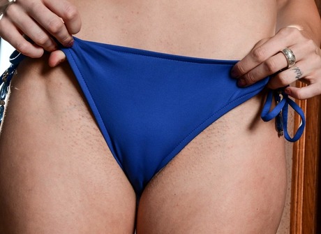 Skinny teen Emily strips off bikini and shows her pussy - 6 of 16