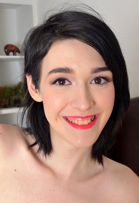 Pale slender brunette Ivy gapes her asshole in her bedroom - 6 of 16