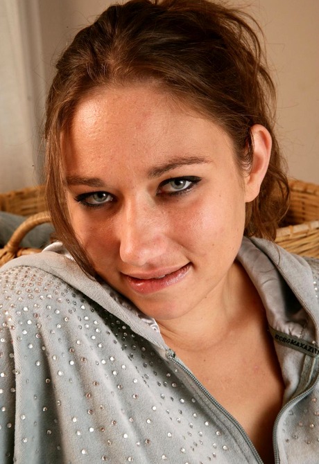 Lusty brunette Jade gets naked and teases in the laundryroom - 2 of 15