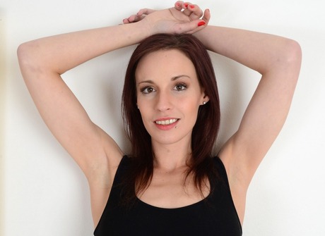 Skinny Jasmine undresses and spreads her legs in high heels - 2 of 16