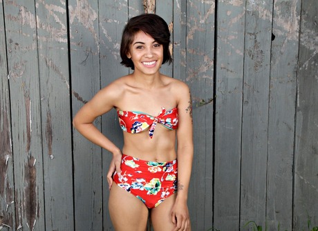 Juicy Jenna starts out shy and then she shares her wild side - 3 of 16