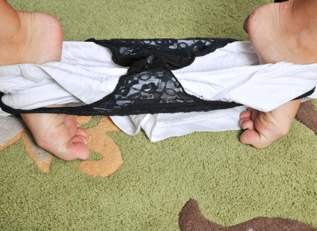 Playful amateur Jessica spreads her shaved pink pussy open - 7 of 15