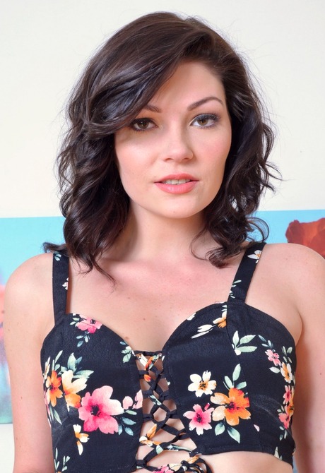 Raven haired Jessica gets naked and spreads her shaved holes - 2 of 16