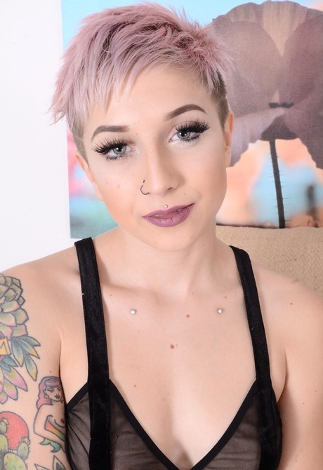 Pink haired babe Jinx spreads her pierced pink pussy for you