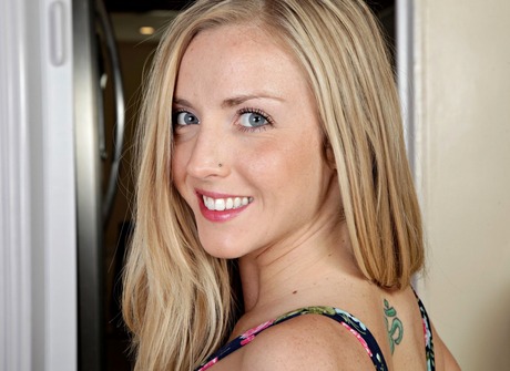 Young beauty Karla Kush undresses and toys her pink snatch - 4 of 16