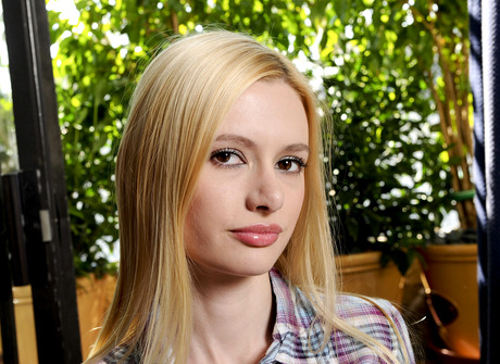 Horny teen Kennedy pulls down her panties to finger herself - 2 of 15