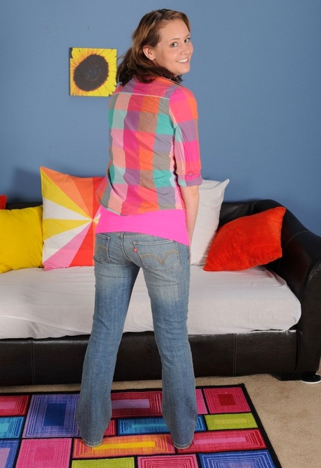 Tattooed amateur teen Korry stripping off blue jeans - 2 of 16