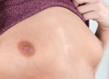 Skinny teen Kylie shows her tiny tits and spreads her pussy - 4 of 16