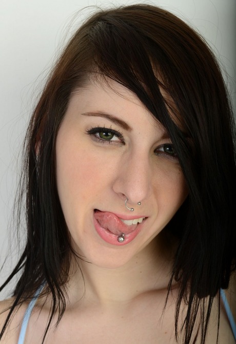 Teen hottie Luna plays with her big tits and fingers herself - 3 of 16