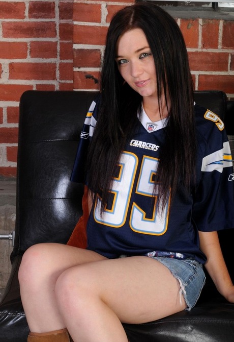 Petite girl next door teen spreading her little pussy - 3 of 16