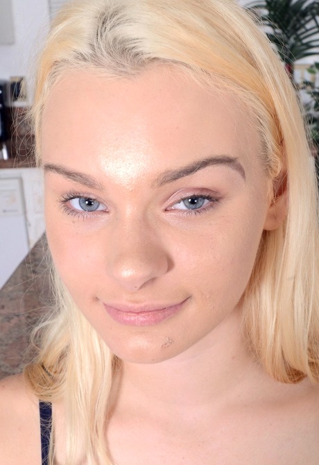 Horny teen Melanee strips and shows her pink pussy up close - 3 of 16