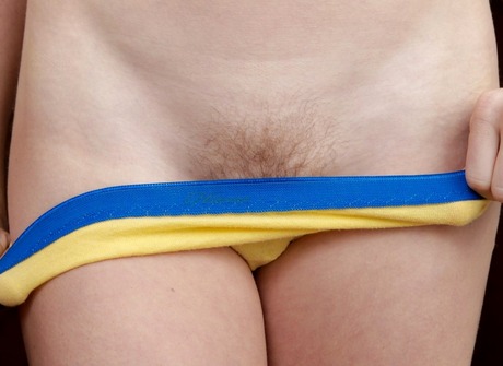 Cute amateur teen Willow Lynn toying her furry little snatch - 7 of 16