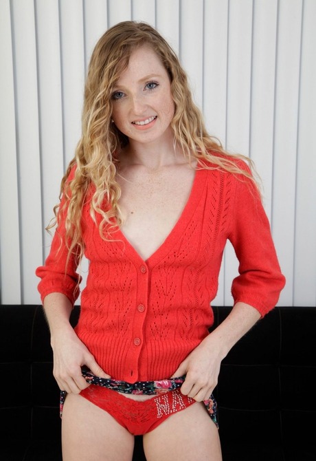 Perky girl next door teen Willow Lynn stripping naked - 4 of 16