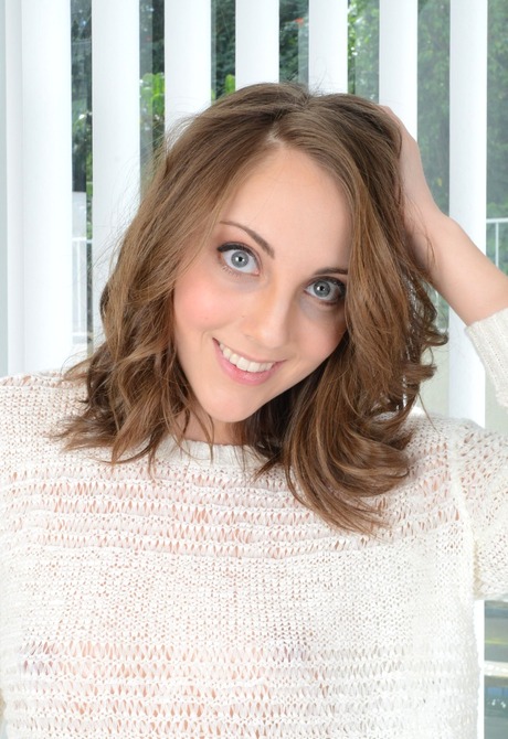 Nerdy teen Nickey strips to show off her smoking hot body