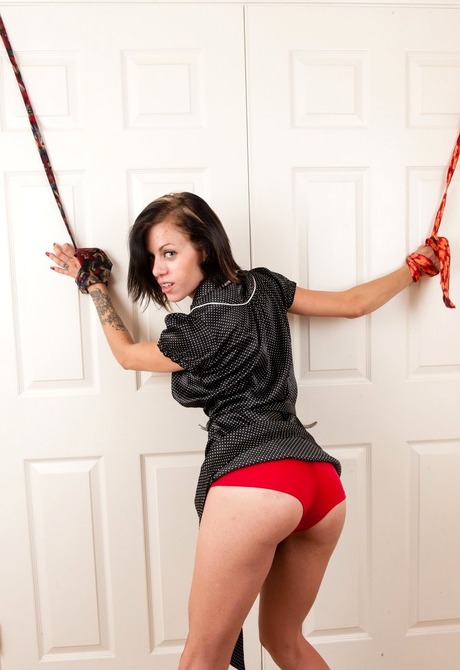 Hot girl next door Nikki Foxx tied up by the wrists - 3 of 16