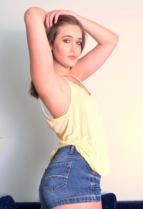 Tantalizing teen Peyton shows her cute ass and hot snatch