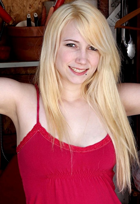 Playful blonde teen Ranie strips and spreads her ass cheeks - 2 of 15