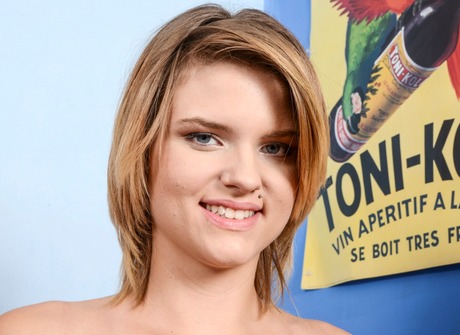 Slender young sex kitten Scarlett Fever makes her little pussy purr - 11 of 16