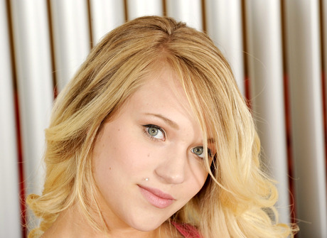 Flirty teen amateur Teagan pulls off her panties and teases - 4 of 16