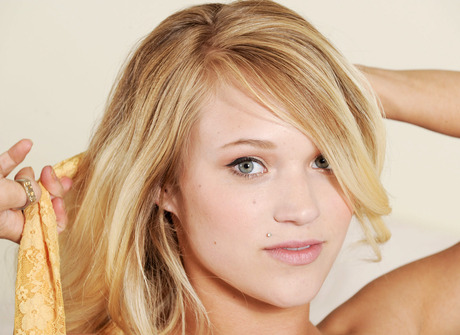 Gorgeous blonde coed Teagan strips and toys her shaved pussy - 5 of 15