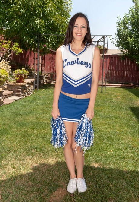 Teen cheerleader showing her big juicy ass outdoors