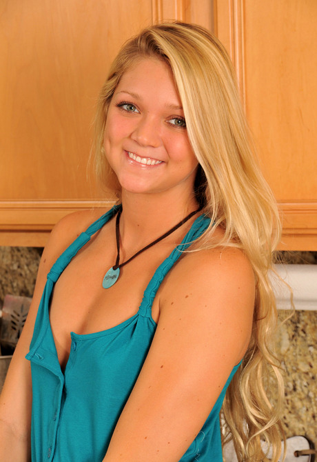 Blonde amateur cutie Jessie spreading pink pussy