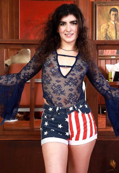 Brunette with tattoos Nikki Slick teases with pussy after removing shorts - 2 of 16