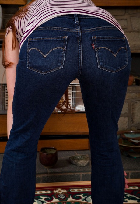 Horny redhead amateur showing her asshole and shaved pussy - 3 of 16