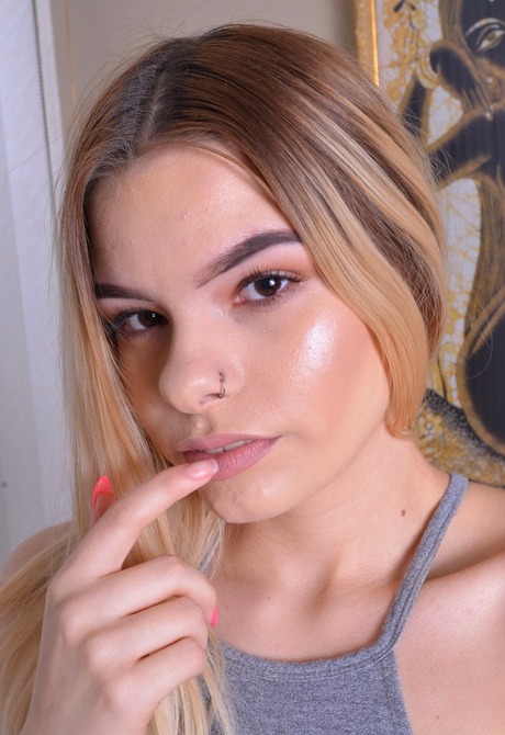 Fit girl next door Cora Ora peeling off her panties - 3 of 16