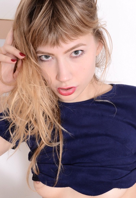 Sexy girl next door Ivy Wolfe showing meaty shaved pussy - 3 of 16