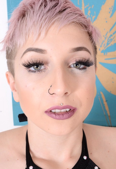 Short haired alt girl Jinx Venus spreading pierced pussy - 6 of 16