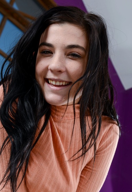 Teen sweetheart Jenna Reid stripping and teasing - 2 of 16