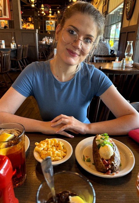 Cute nerdy babe with glasses Riley Rose gives closeup of hairy pussy during teasing - 2 of 16