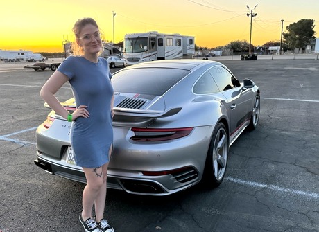 Cute nerdy babe with glasses Riley Rose gives closeup of hairy pussy during teasing - 4 of 16