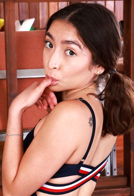 Sexy latina babe Amber Summer undressing and spreading shaved pussy - 3 of 16