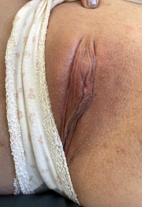 Cute amateur teen Lana Smalls shows upskirt pussy shots in jean skirt - 11 of 16