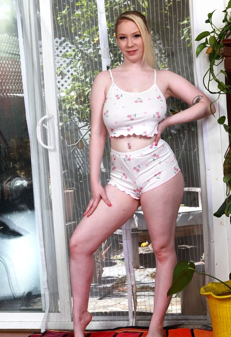 Busty blonde Gigi Sweets goes topless before giving upskirt closeup of shaved pussy - 3 of 16