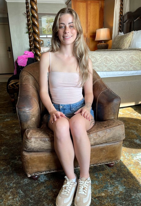 Cute Renee Rose poses outdoors and then gets naked indoors - 6 of 16