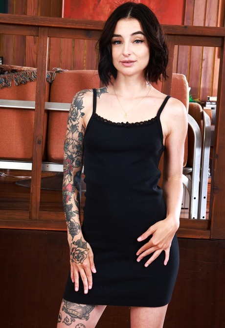 Stevie Moon drops her black dress exposing tattooed body and shaved pussy