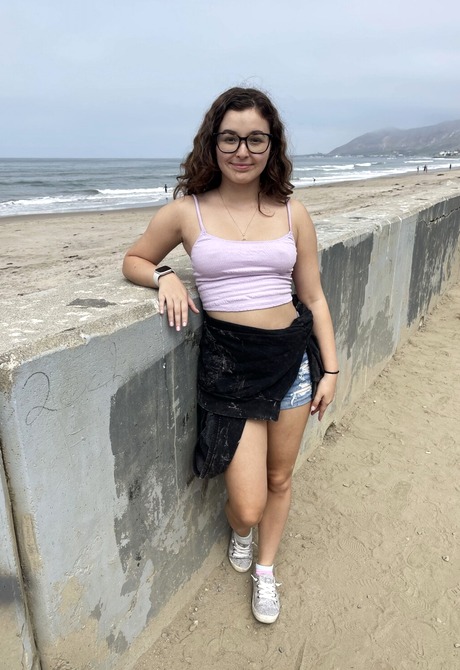 Amateur cutie Leana Lovings flashing tits by the beach in jean shorts - 3 of 16